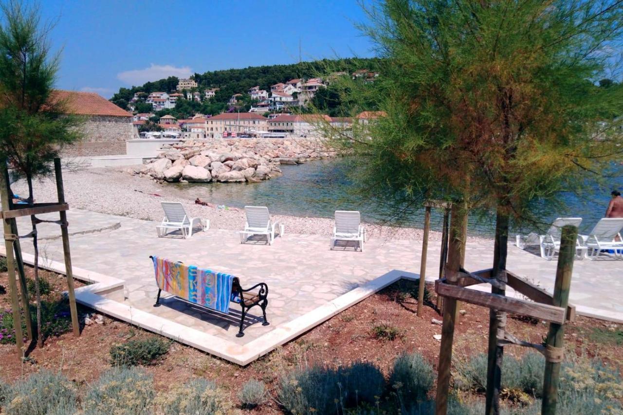 Apartments By The Sea Jelsa, Hvar - 11319 Елса Экстерьер фото