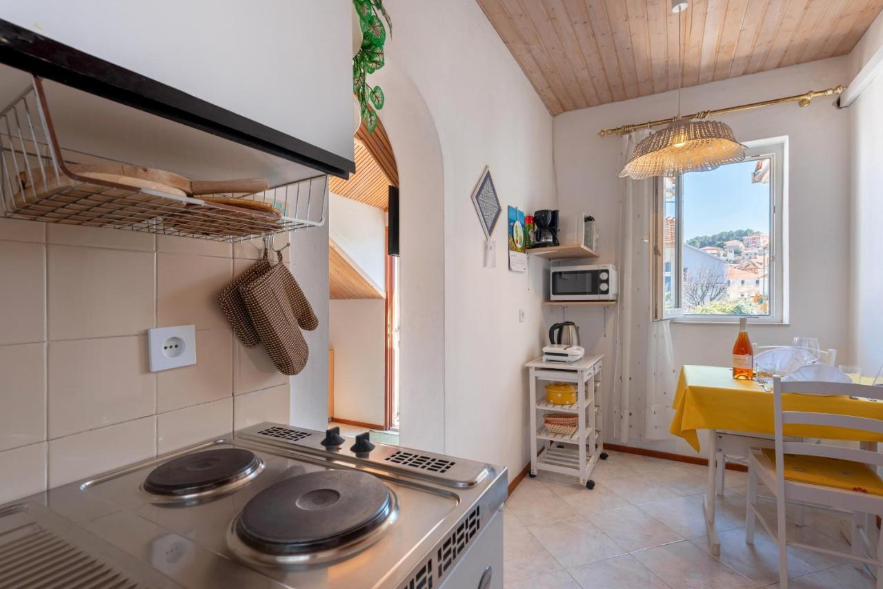 Apartments By The Sea Jelsa, Hvar - 11319 Елса Экстерьер фото